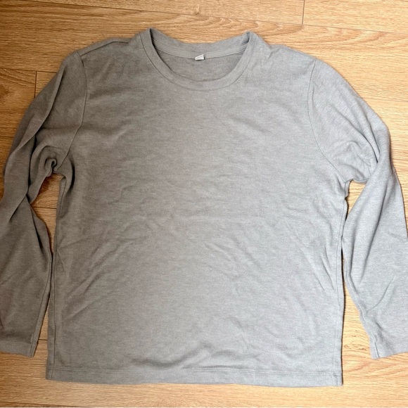 3/$30 - UNIQLO HEATTECH light grey top - Picture 3 of 7